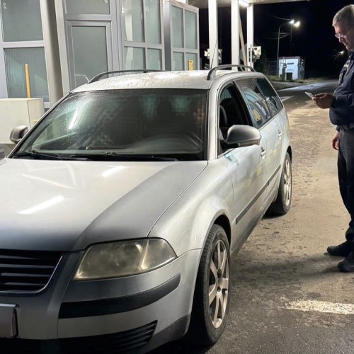 Cercetări la Punctul de Trecere a Frontierei Racovat după ce un bărbat a fost prins cu o mașină radiată și înmatriculată fals