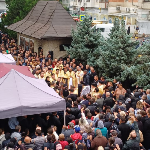 Parintele Ioan Alupoaiei a fost inmormantat în curtea bisericii pe care a construit-o