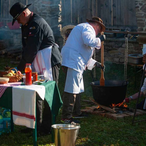 Concursul "Întrecerea Gulașurilor" la Ferma de Biodiversitate Cobor