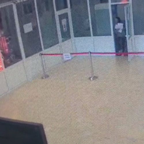 Incendiu la Parlament: Vizitatori evacuați, nimeni rănit