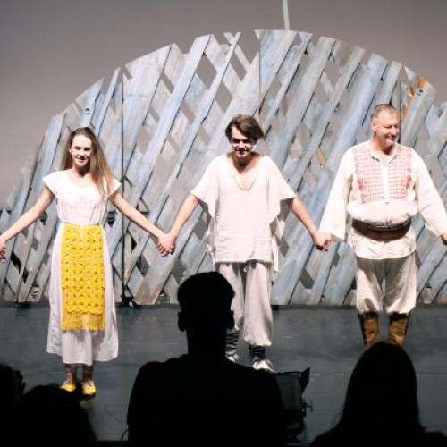 Spectacol impresionant pus în scenă, inspirat de legenda Anei și lui Manole