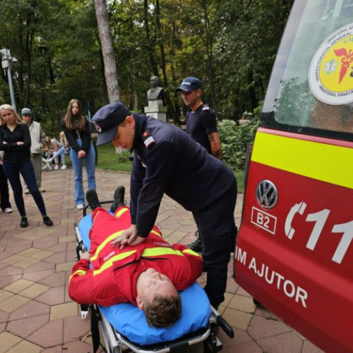 Lecție de prim ajutor pentru elevii Colegiului Național "Mihai Eminescu" din Botoșani