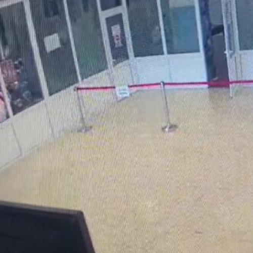 Incendiu provocat de un bărbat în Palatul Parlamentului