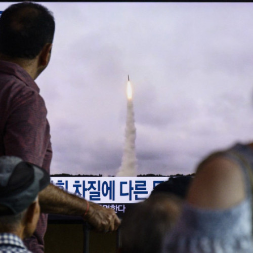 Coreea de Nord lansează rachete balistice în mijlocul unei tensiuni crescute