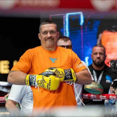 Boxerul Oleksandr Usik, reținut pe aeroportul din Cracovia