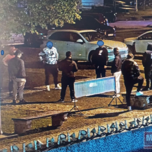 Grup suspect observat în Centrul Vechi din Botoșani