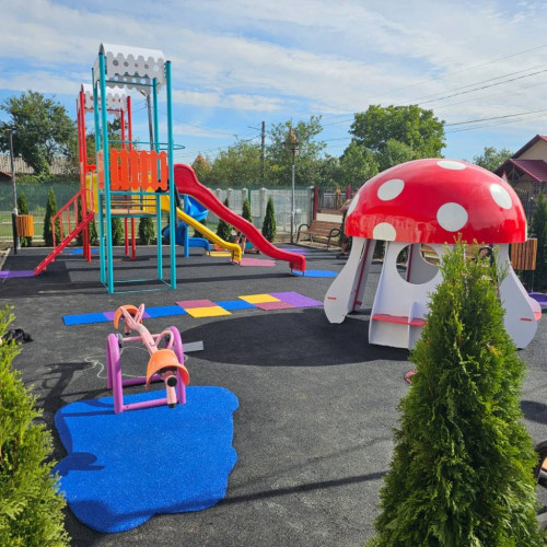 Noul loc de joacă din comuna Dragomirești, aproape de finalizare