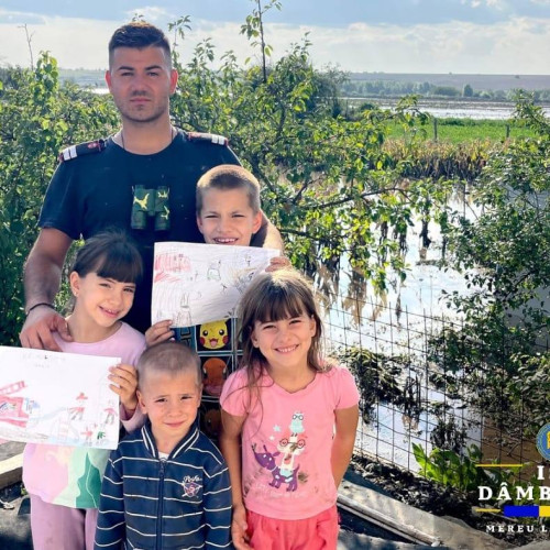 Pompierii din Dâmbovița ajută localnicii afectați de inundații în județul Galați