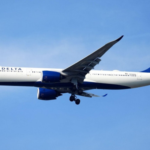 Probleme pentru Delta Air Lines: zborul 1203 aterizează de urgență din cauza presurizării