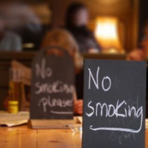 Comisia Europeană propune extinderea interdicției de fumat în spațiile publice