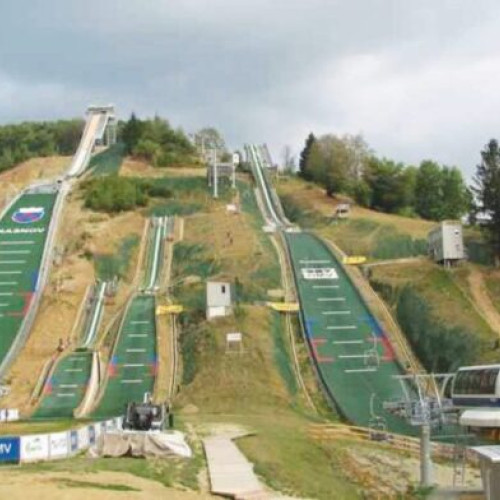 Cei mai buni săritori cu schiurile se reunesc la Râșnov pentru Cupa Mondială de Vară