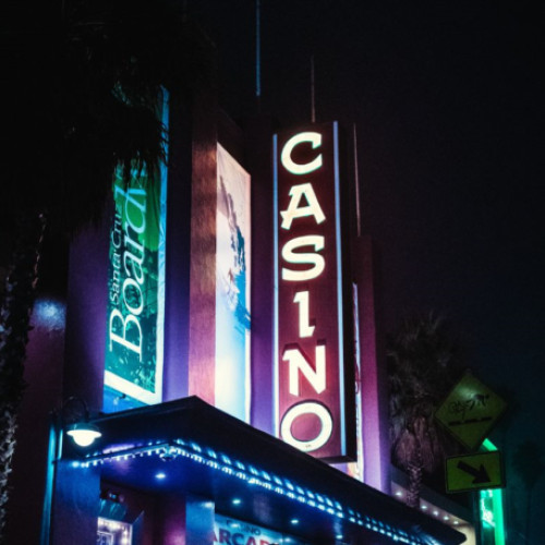 Cazinourile: istoria și evoluția termenului în limba română