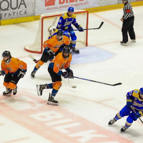 Patinoarul "Olimpic" din Brașov a găzduit meciuri importante de hochei pe gheață