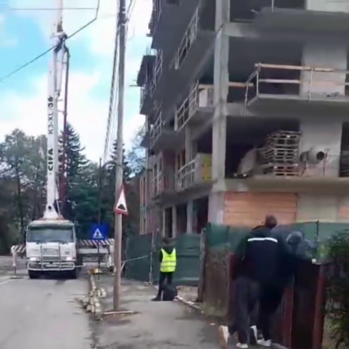 Un mort și un rănit grav pe șantierul unui bloc de apartamente din Gura Humorului