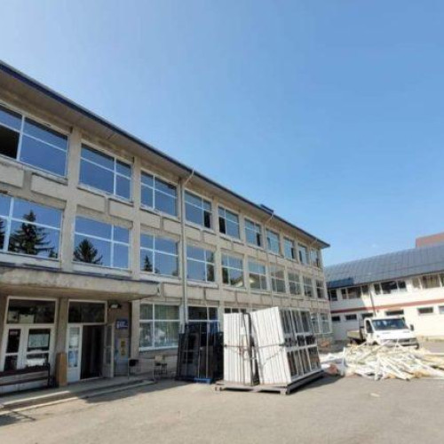 Profesorii din Botoșani se confruntă cu haosul relocărilor și al reabilitării școlilor