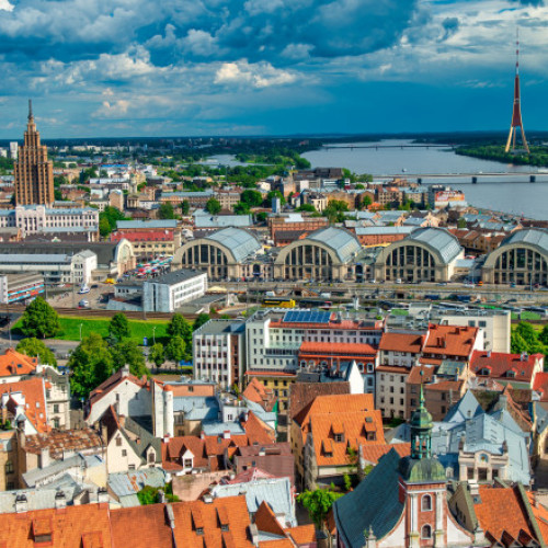 Parlamentul Letoniei adoptă măsuri legislative care limitează utilizarea limbii ruse