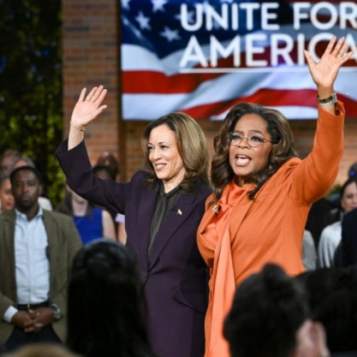 Kamala Harris intervievată de Oprah Winfrey la un eveniment de campanie