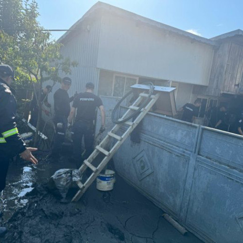 Pompierii botoșăneni intervin în județul Galați pentru a ajuta victimele inundațiilor