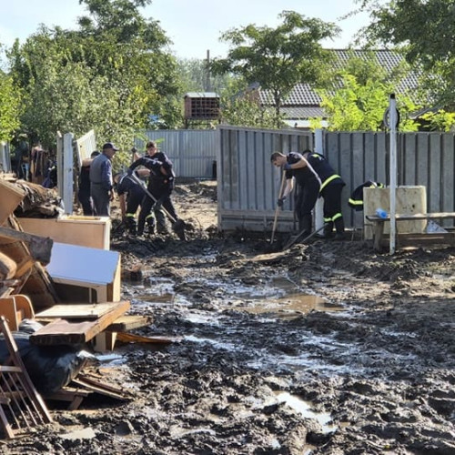 Pompierii din Alba intervin în Galați după inundații devastatoare