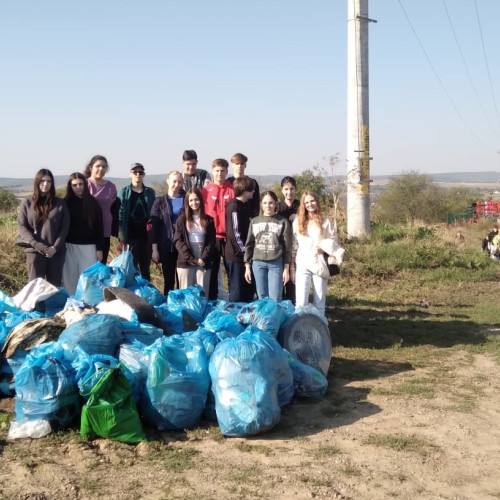 Peste 16.000 de elevi și cadre didactice din Botoșani participă la Ziua de Curățenie Națională