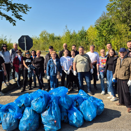 Campanie de ecologizare pe Drumul Mănăstirilor, la Botoșani