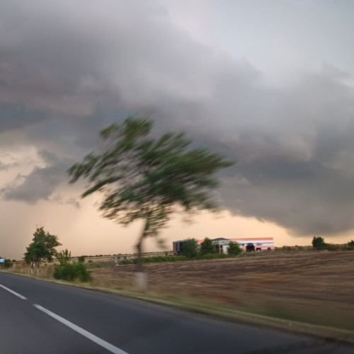 Climatologii avertizează: România va face față fenomene meteorologice extreme