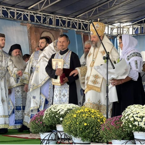 Un preot din Botoșani a fost ridicat la rangul de iconom stavrofor