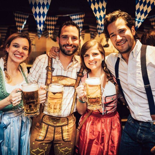 Atmosfera de sărbătoare la Oktoberfest în Munchen