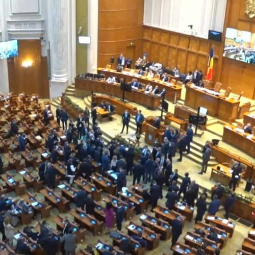 Proiectul PNL care permite președintelui României să candideze la alegerile parlamentare intră în Comisia juridică