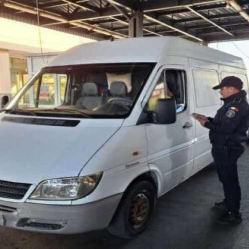 Femeie cu cetățenie română și moldovenească, prinsă cu un microbuz neînmatriculat la frontiera Albita