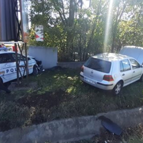 Accident rutier la Scheia: Mașină de poliție avariată și răniți