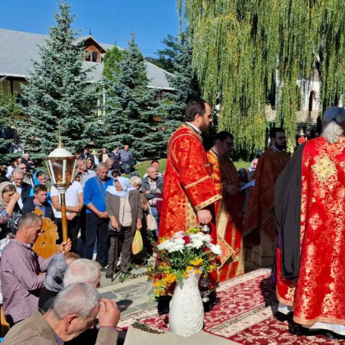 Sute de credincioși s-au adunat la Mănăstirea Gorovei pentru a se ruga