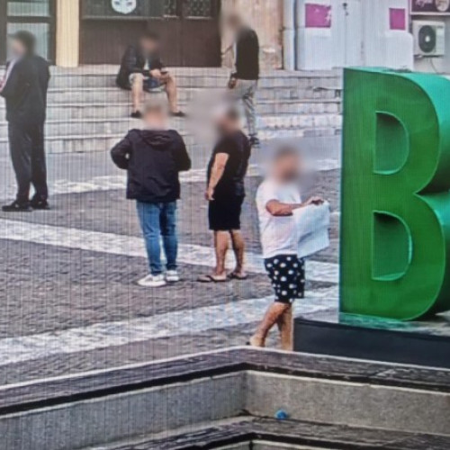 Botoșănean sancționat pentru afiș publicitar amplasat pe literele orașului