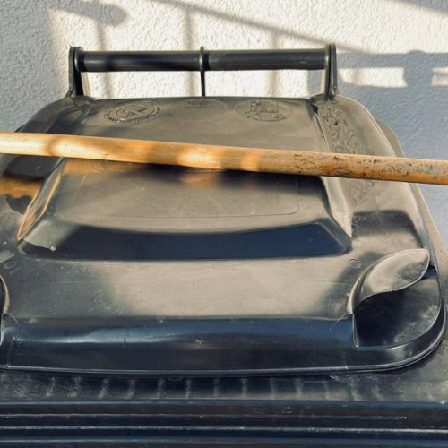 O femeie din Iași a obținut permisiunea de a curăța apartamentul unei vecine