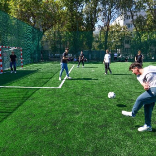 Terenurile de sport ale Colegiului Național "Elena Cuza" deschise cetățenilor