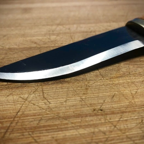 Conflict violent la Câmpeni: un bărbat, rănit cu un cuțit