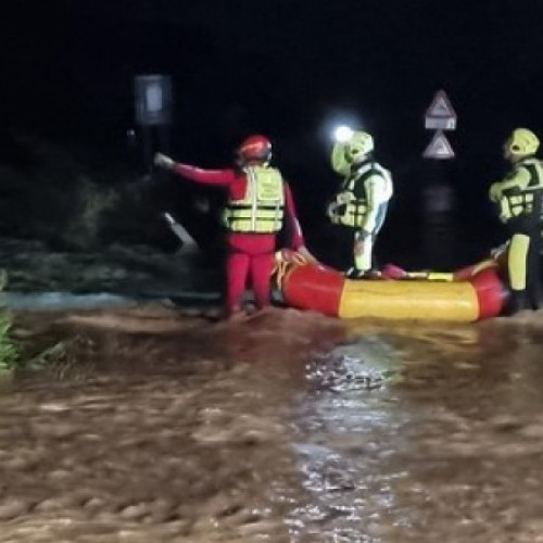 Bebeluș dispărut împreună cu bunica, după inundațiile din Toscana