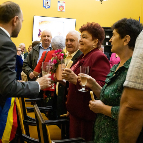 Ceremonie dedicată cuplurilor de aur și diamant la Primăria Botoșani