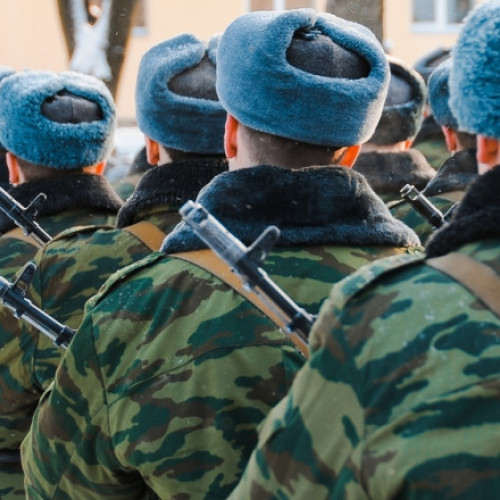 Duma de Stat din Rusia permite angajarea persoanelor cu probleme legale în armată