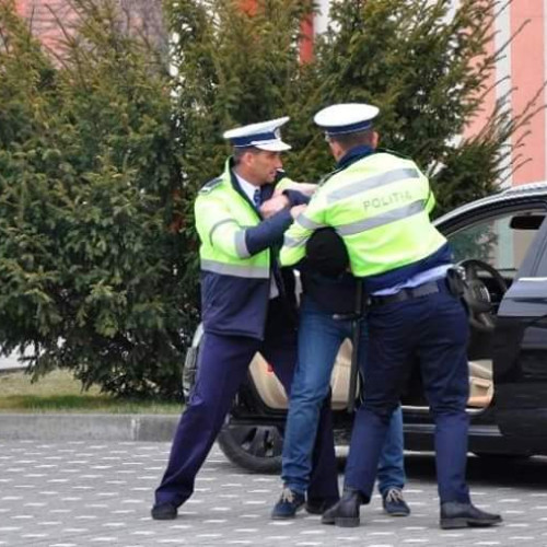 Societate: Un argesean prins de polițiști în timp ce sustrăgea energie electrică
