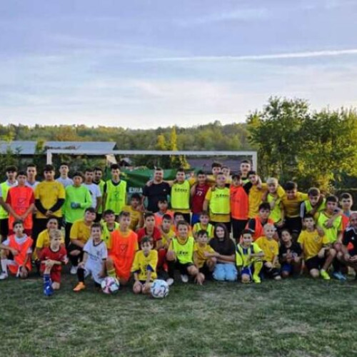 Proiectul Academia de Fotbal Social atrage zeci de copii la Dumitrești
