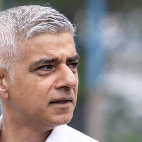 Primarul Londrei, Sadiq Khan, îndeamnă la vot împotriva lui Donald Trump