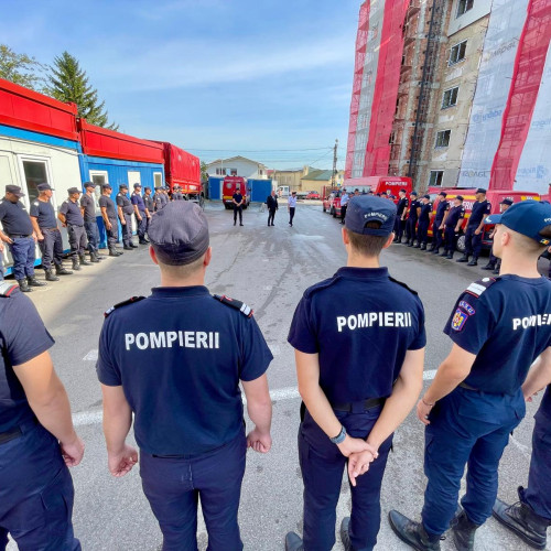 52 de pompieri din Botoșani pleacă în sprijinul sinistraților din Galați