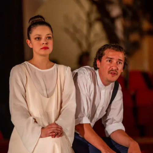 Teatrul "Mihai Eminescu" din Botoșani prezintă spectacolul "Iubesc! Iubesc! Te iubesc!"