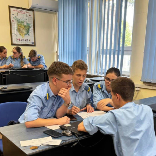 Elevii de la Colegiul Național Militar "Mihai Viteazul" din Alba Iulia sărbătoresc Ziua Europeană a Limbilor