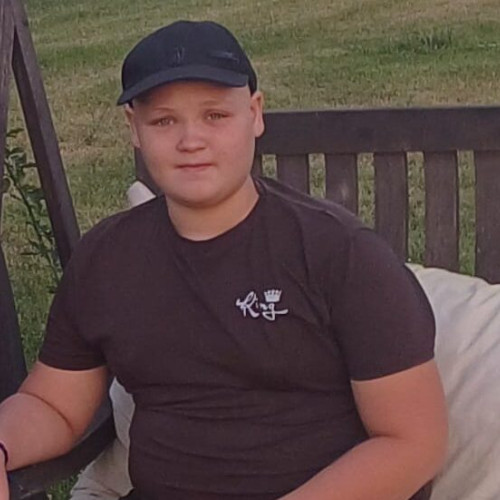 Apel umanitar pentru un elev din Botoșani diagnosticat cu cancer