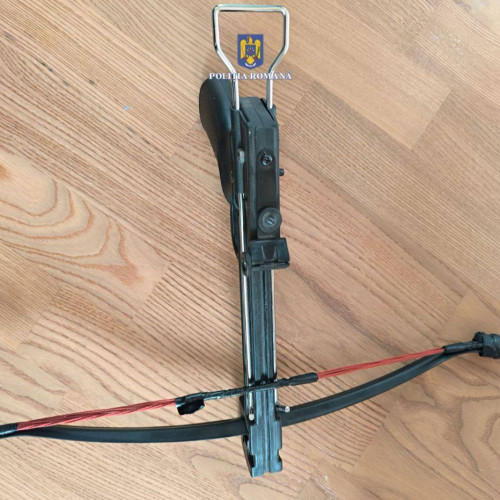Percheziție în comuna Vârful: Arma neletală descoperită de poliție