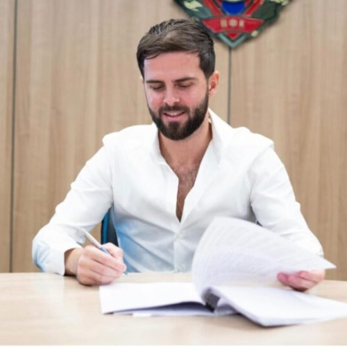 Miralem Pjanic își continuă cariera în Rusia la TSKA Moscova