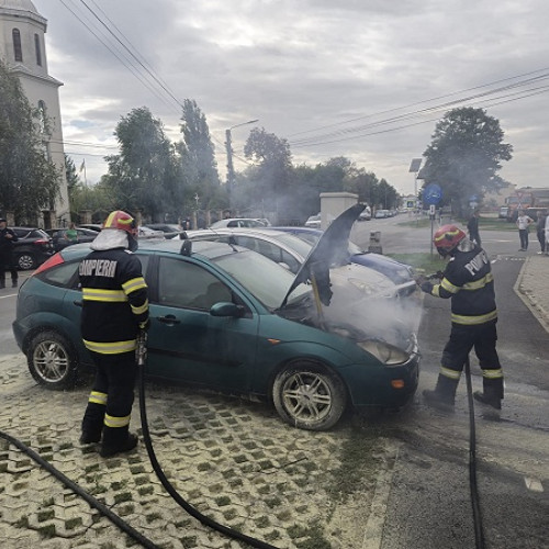 Incendiu la un autoturism în Satu Mare, stins rapid de pompieri