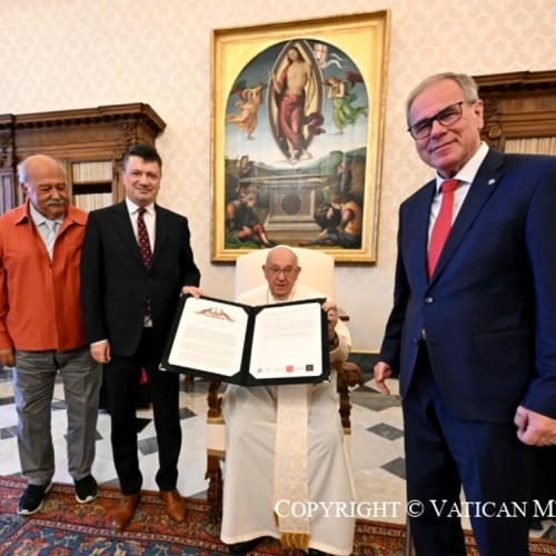 Întâlnire istorică între deputatul Ionuț Vulpescu și Papa Francisc la Vatican